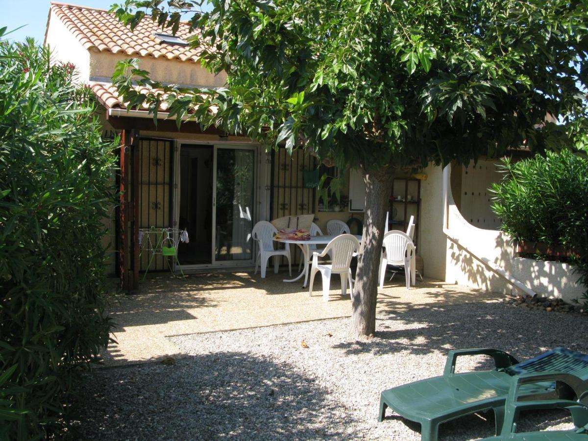 - Maison De *