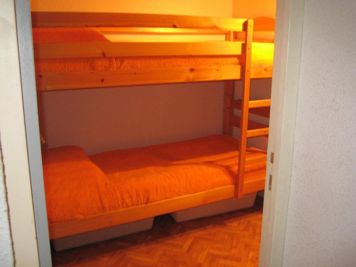 - Maison De *